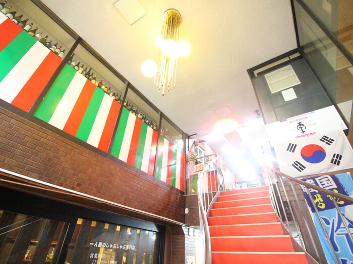 物件外観写真2　(エントランス部分)