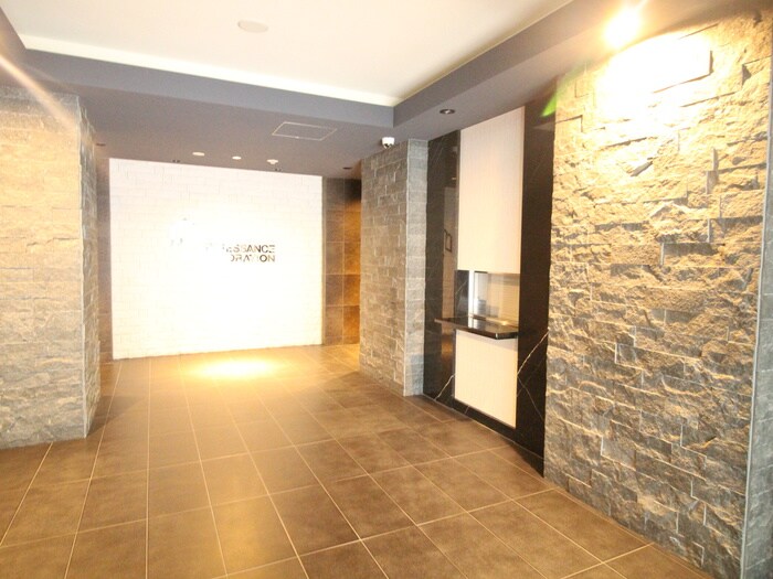 物件外観写真4　(エントランス部分)