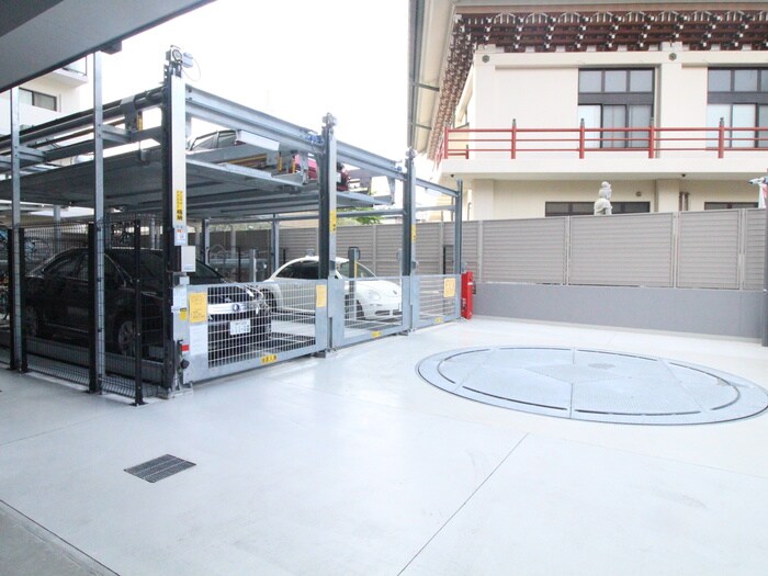 物件外観写真5　(駐車場)