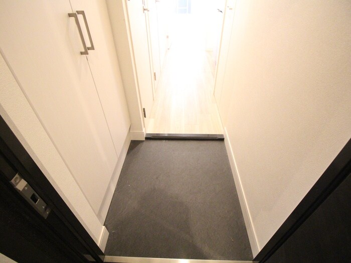 物件内観写真16　(玄関)