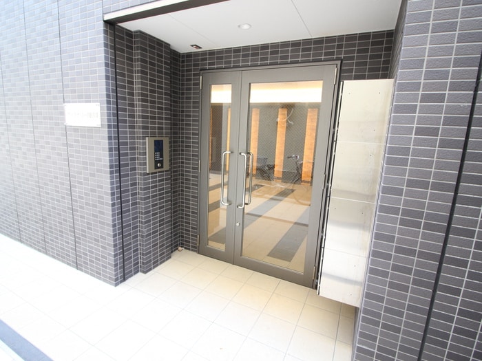 物件外観写真4　(エントランス部分)