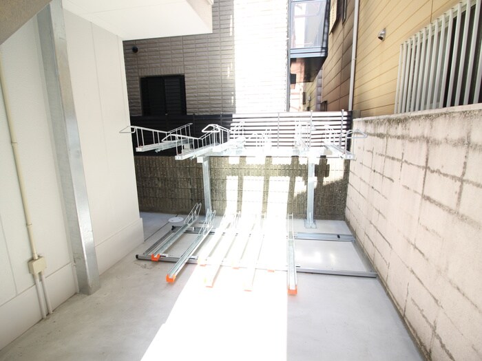 物件外観写真5　(駐輪場)