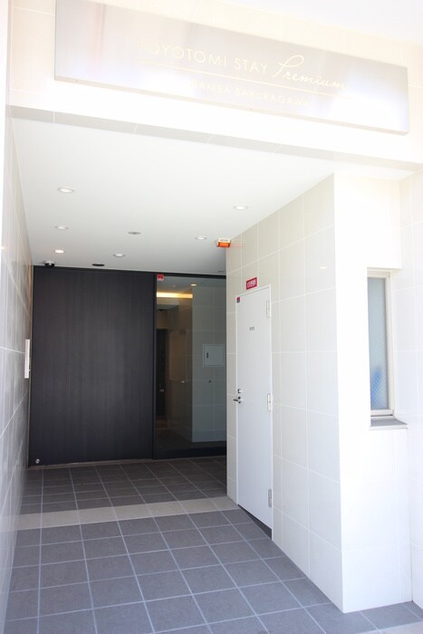 物件外観写真2　(エントランス部分)