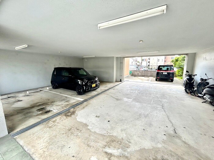 物件外観写真3　(駐車場)