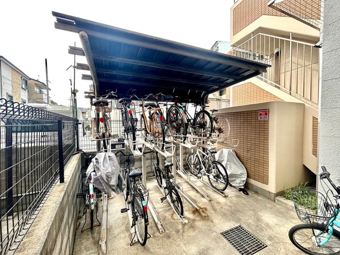 物件外観写真4　(駐輪場)