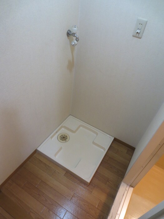 物件内観写真15　(洗濯機置場)