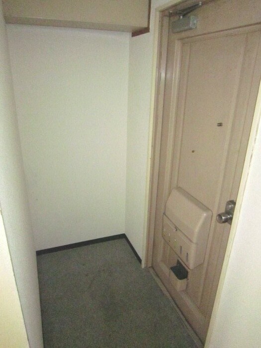 物件内観写真9　(玄関)