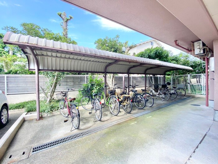 物件外観写真5　(駐輪場)