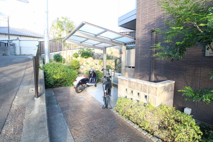 物件外観写真4　(駐輪場)