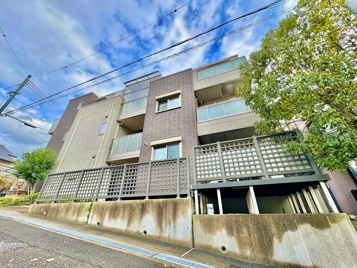 物件外観写真6　(エントランス部分)