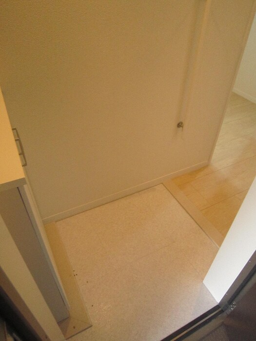物件内観写真16　(玄関)