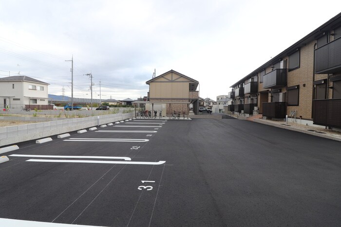 物件外観写真2　(駐車場)