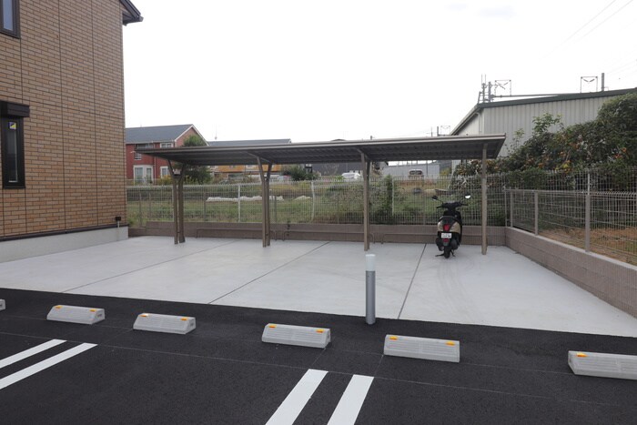 物件外観写真3　(駐輪場)