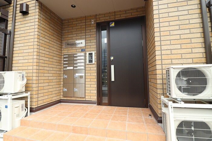 物件外観写真6　(エントランス部分)