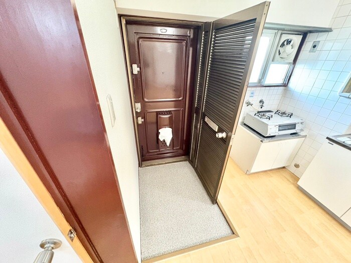 物件内観写真8　(玄関)