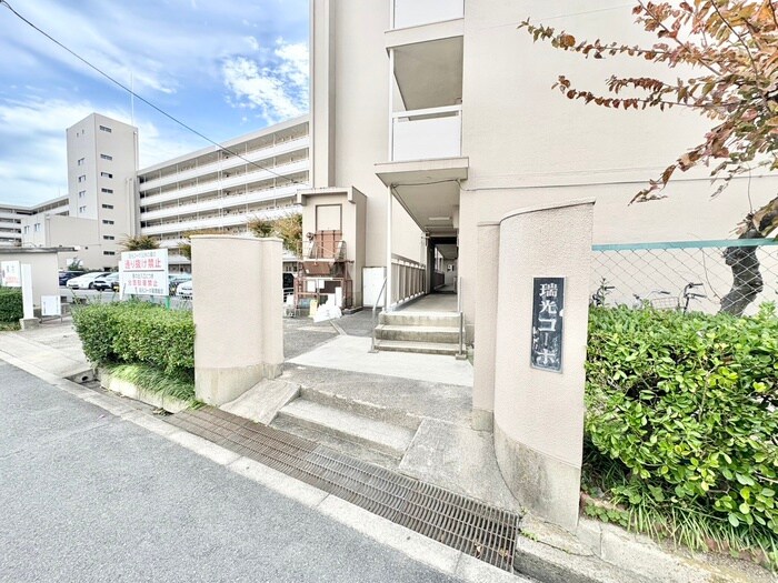 物件外観写真3　(エントランス部分)