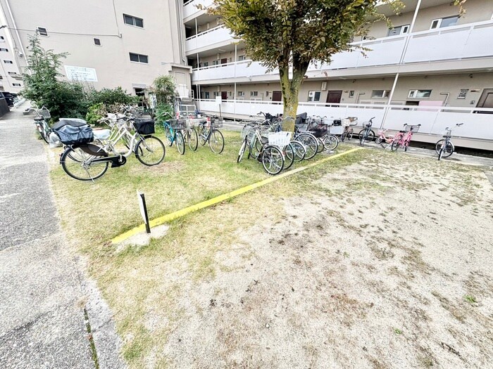 物件外観写真6　(駐輪場)