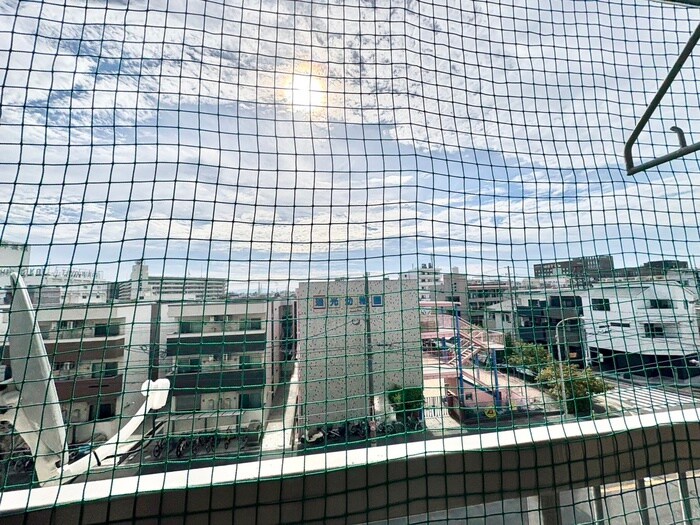 物件内観写真22　(室内からの展望)