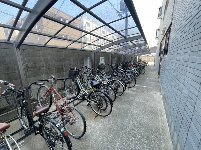 物件外観写真3　(駐輪場)