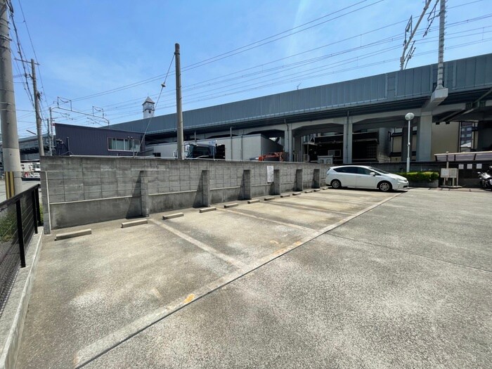 物件外観写真4　(駐車場)