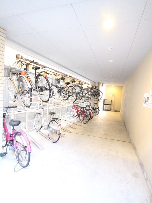 物件外観写真5　(駐輪場)