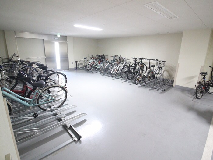 物件外観写真2　(駐輪場)