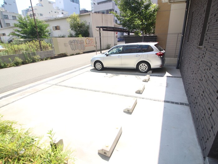 物件外観写真3　(駐車場)