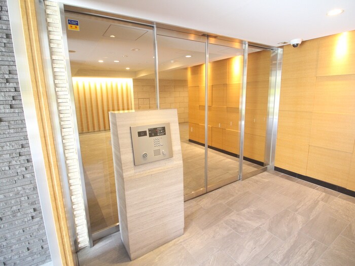 物件外観写真4　(エントランス部分)