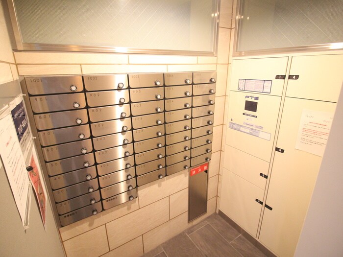 物件外観写真5　(エントランス部分)