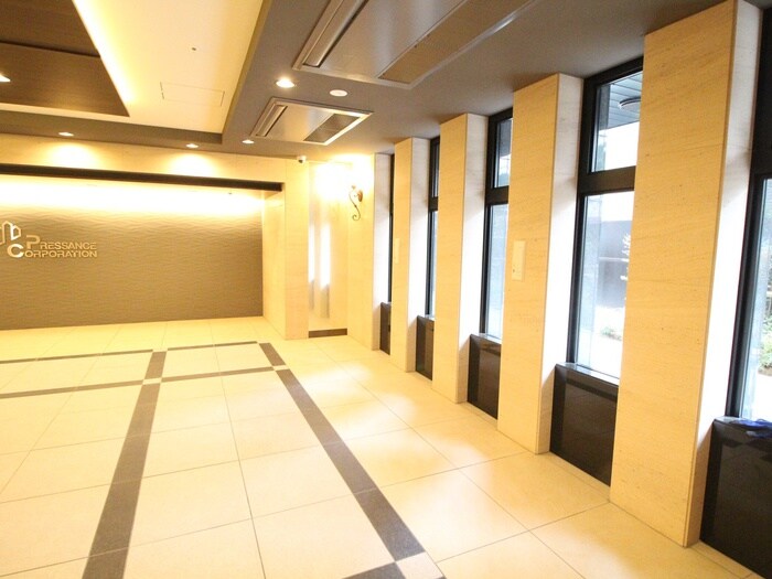 物件外観写真6　(エントランス部分)