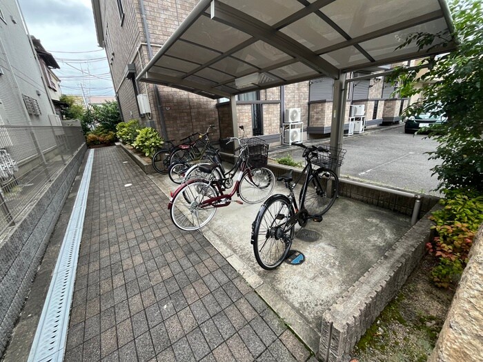 物件外観写真5　(駐輪場)