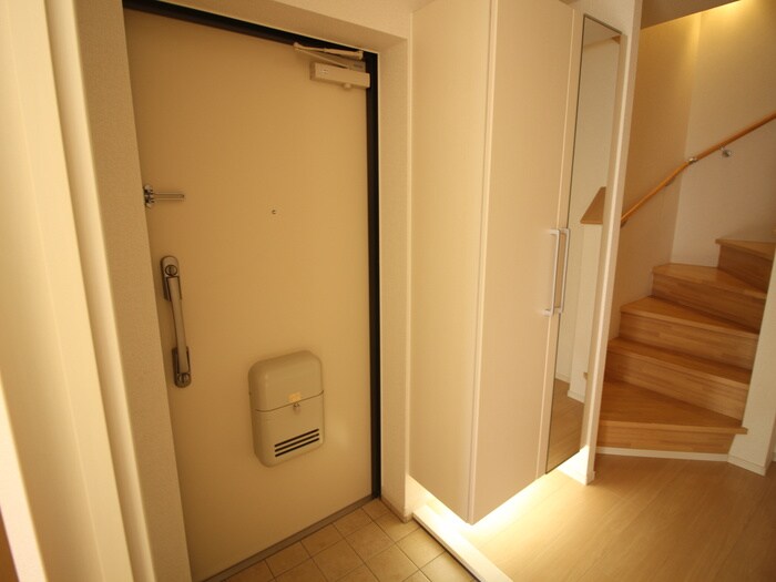 物件内観写真19　(玄関)