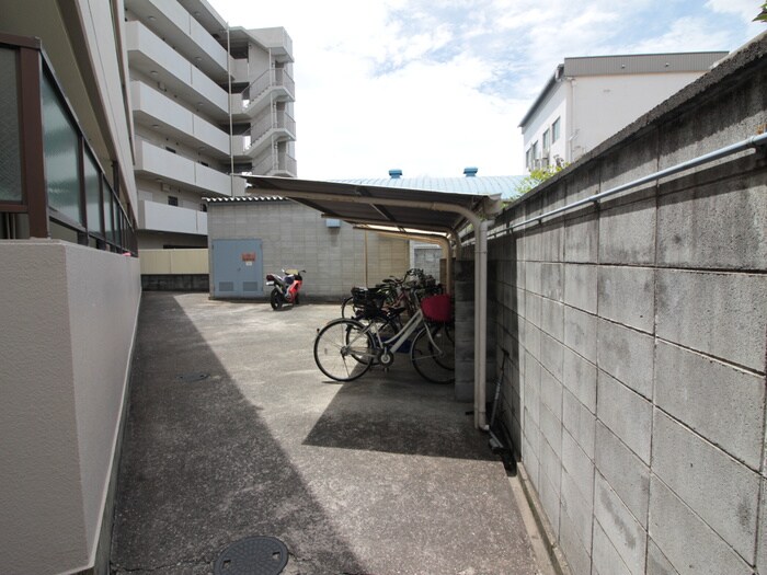 物件外観写真4　(駐輪場)