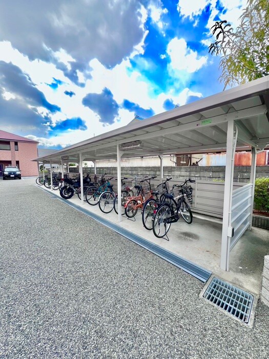 物件外観写真4　(駐輪場)