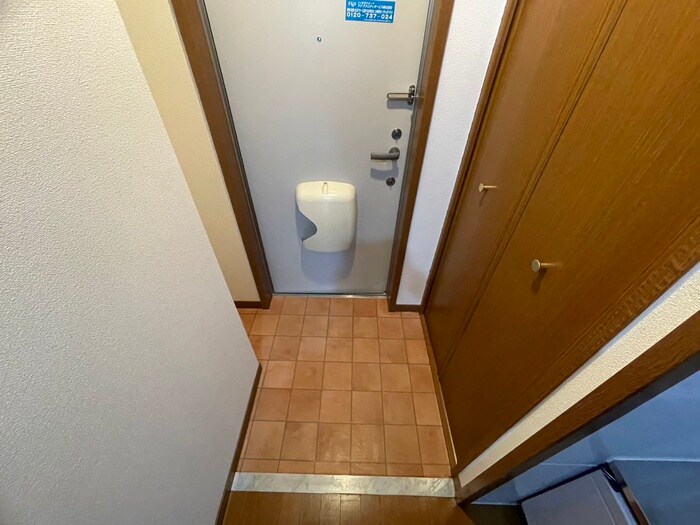 物件内観写真14　(玄関)