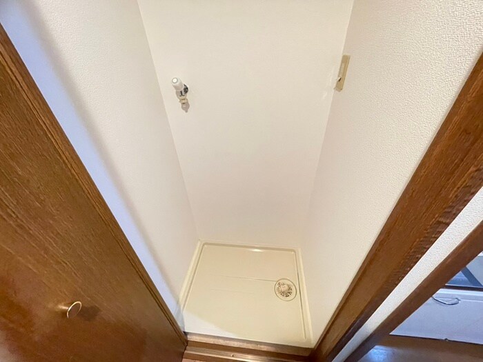 物件内観写真16　(洗濯機置場)