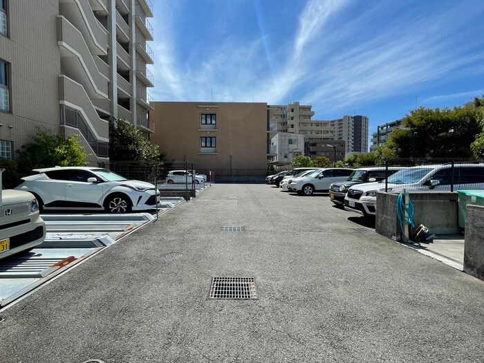 物件外観写真5　(駐車場)