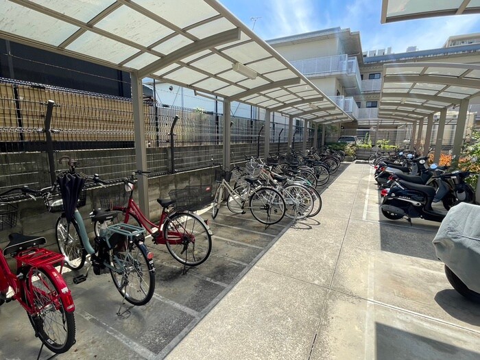 物件外観写真6　(駐輪場)