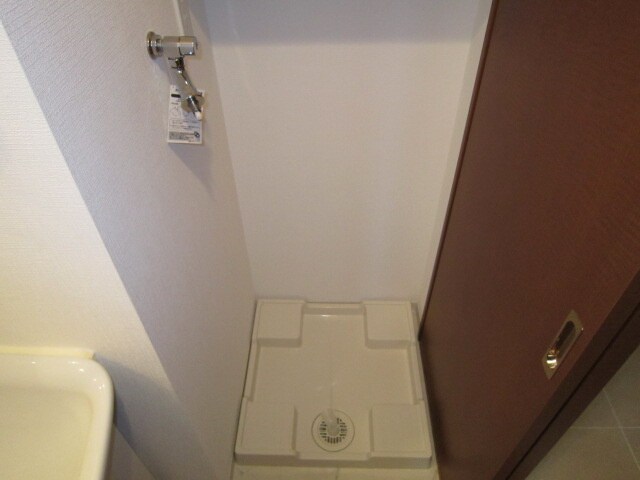 物件内観写真14　(洗濯機置場)