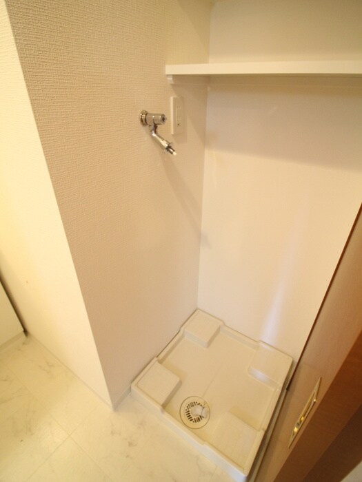 物件内観写真16　(洗濯機置場)