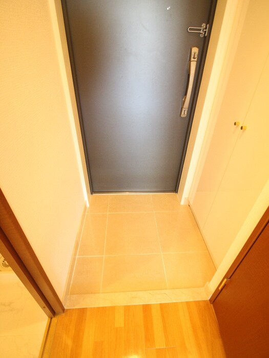 物件内観写真17　(玄関)
