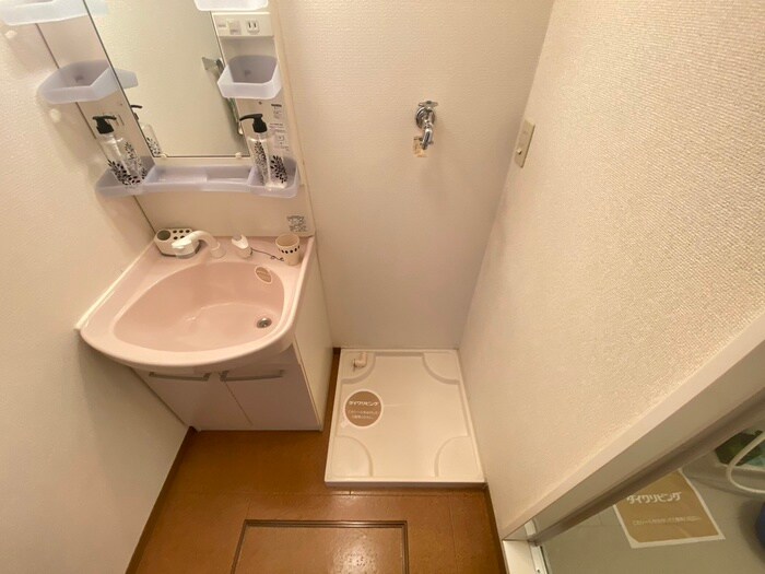 物件内観写真14　(洗濯機置場)