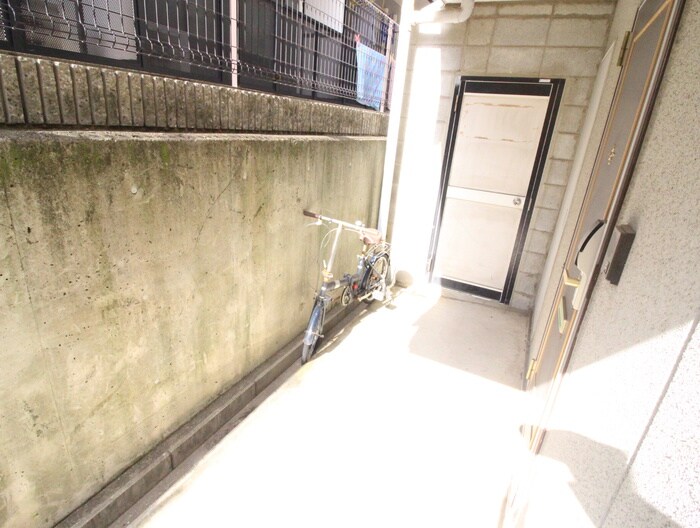 物件外観写真4　(エントランス部分)