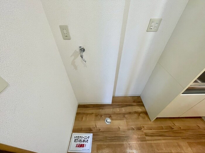 物件内観写真10　(洗濯機置場)