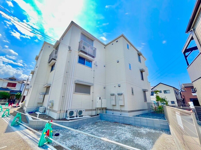 物件外観写真4　(駐車場)