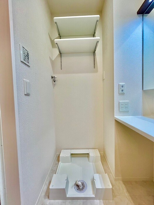 物件内観写真16　(洗濯機置場)