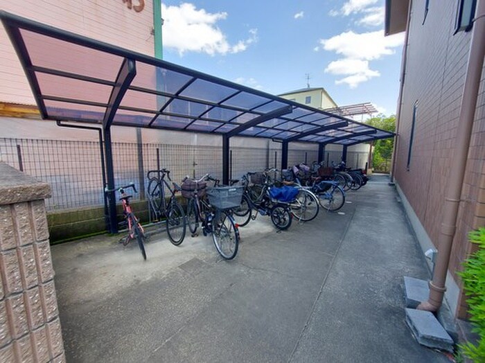 物件外観写真4　(駐輪場)