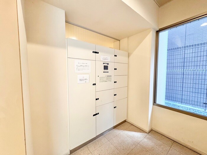 物件外観写真4　(エントランス部分)