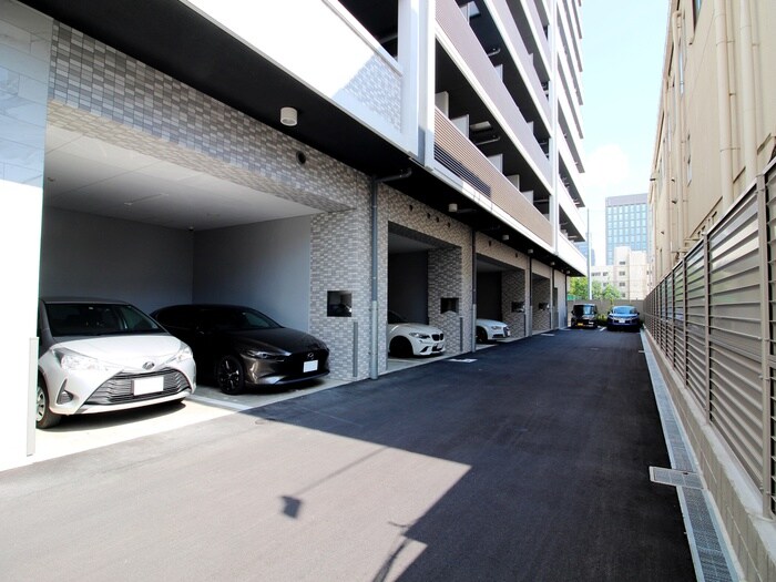 物件外観写真5　(駐車場)