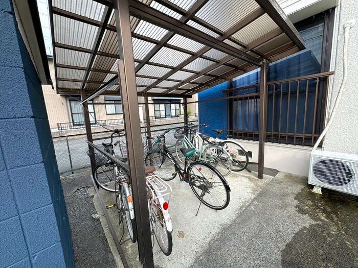 物件外観写真4　(駐輪場)